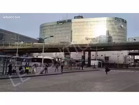 santé 381 m² bagnolet