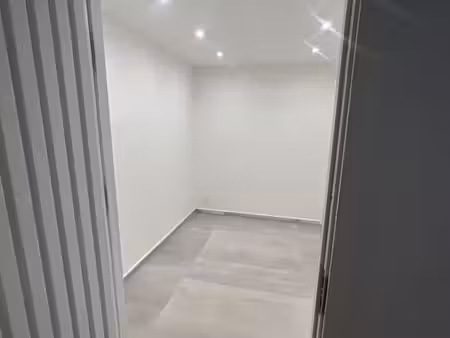 location local commercial