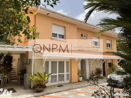 maison 7 pièces 330 m²