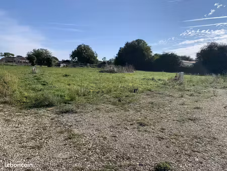 terrain à bâtir de 419 m2 au prix de 51200 à meursac (17)