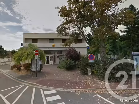 commerce 651 m²