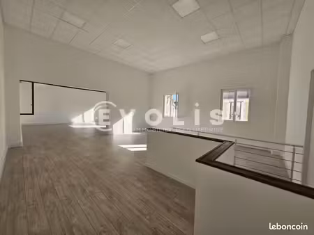 bureaux 169 m²