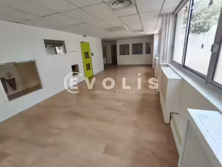 bureau 350 m²
