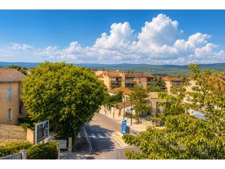 appartement qui a tout d'une maison au centre du village