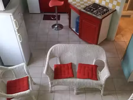 studio meublé duplex - terres sainville - bon état