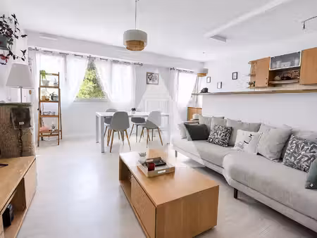 lumineux 3 pièces de 68 m² avec loggia et box