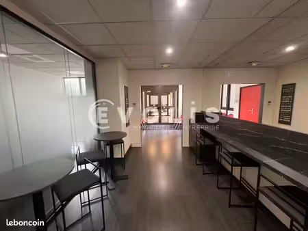 bureau 16 m²