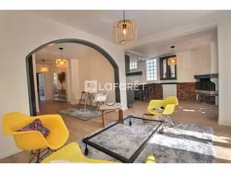 maison avec jardin  garage et cheminée