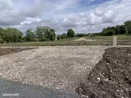 terrain à bâtir de 342 m2 au prix de 27360 à preguillac (17)