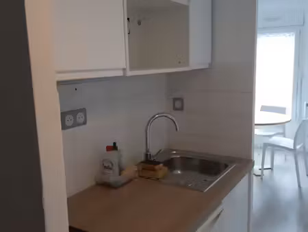 studio 26m2 fac 7 mns en tram au pied d'immeuble