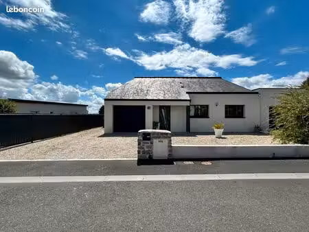à seulement 13 minutes de la plage des rosaires  découvrez cette maison contemporaine où c