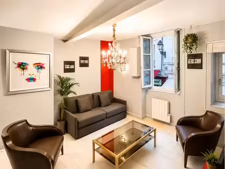 à louer  grand t2 meublé de 63 m²  idéalement situé en plein cœur de la rochelle  à deux p