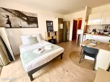 à louer à l'année – studio meublé 21 m² avec balcon – royan