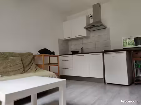 idéal pour étudiant  alternant  grand t2 meublé près du centre-ville (rue du légué)