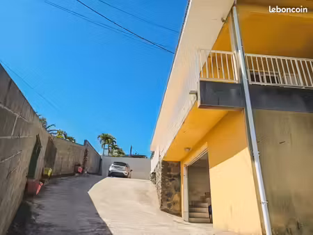à vendre – belle maison avec vue panoramique – le tampon  bras de pontho