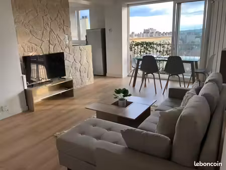 chambre dans appartement lumineux et meublé