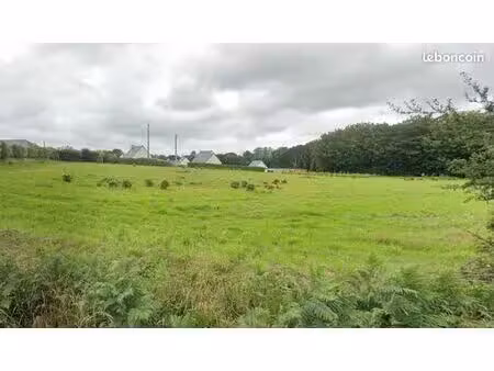 terrain 616 m² plougar