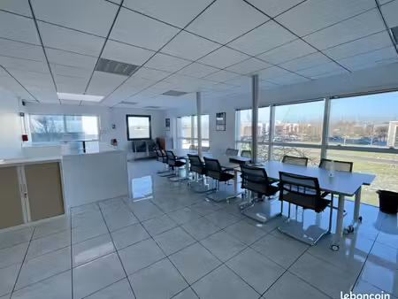 bureaux 1 093 m²