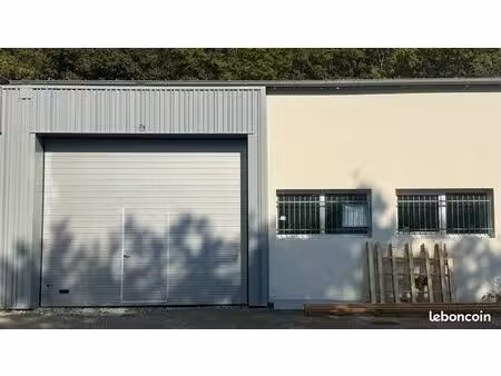 à louer dépôt de 250 m2
