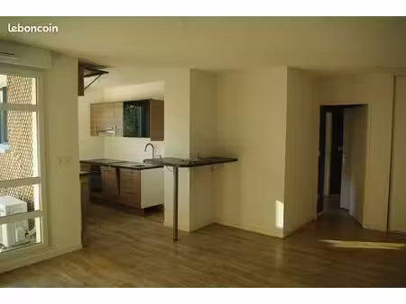 t3 60m2 libre  résidence ramonville  ascenseur  garage  voisin du métro