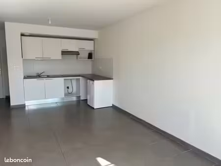 t2 avec jardin et terrasse