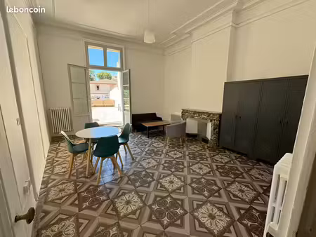 beau t1bis avec terrasse aux beaux-arts