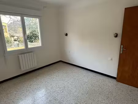 haut de maison avec jardin privé