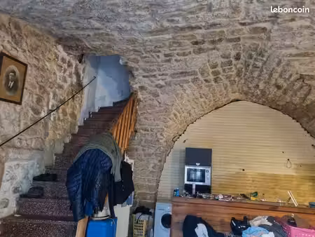 maison unique et pierre