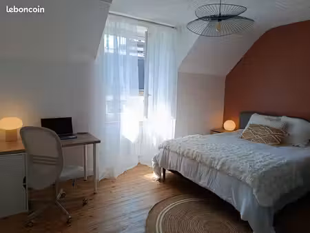 chambre lumineuse et rénovée - centre châteaulin