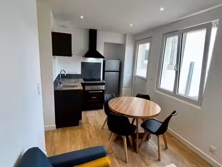 t2 rénové - terrasse privative - meuble - st martin des champs - dispo sept 2026