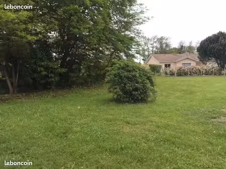 terrain 1 300 m² doulezon