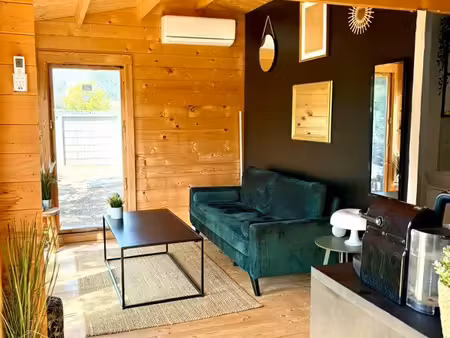 petite maison en bois proche du port et des plages