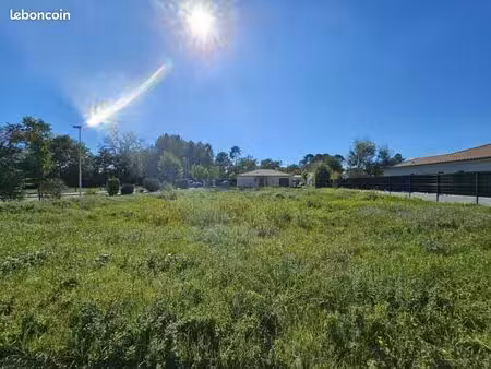 terrain 640 m² camblanes et meynac
