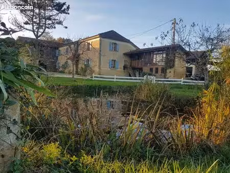 ferme / propriété agricole de 19 hectares avec maison de 240m² rénovée avec des matériaux 