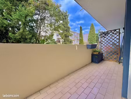 grand t5 de 116m2 - proche centre ville - terrasse & parking - calme et lumineux