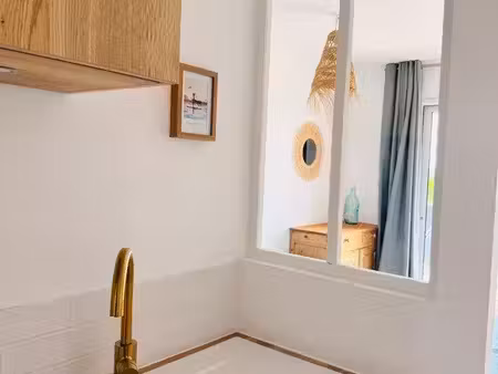 appartement vue 180° avec terrasse 15 m2  vendu partiellement meublé