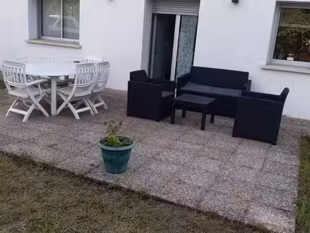 jolie appartement de 88m2 plus 230m2 de terrain privé constituant jardin  terrasse  parkin
