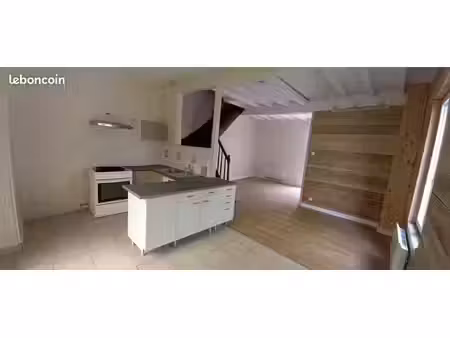 maison . 3 pièces . 82m² . 600