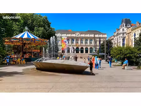 place de l'hôtel de ville – bien rare à la vente | adresse d'exception au cœur de saint-ét