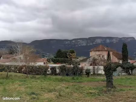 terrain 2297m² constructible viabilisé divisible avec entrepôt