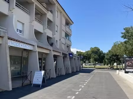 local commercial 100 m² lattes