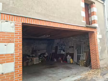local de 80m2 servant de double garage