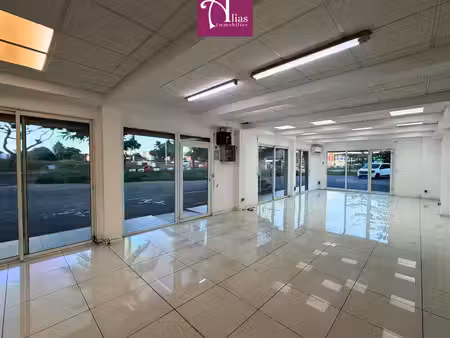 à louer - local commercial rez-de-chaussée de 74 m2 grand