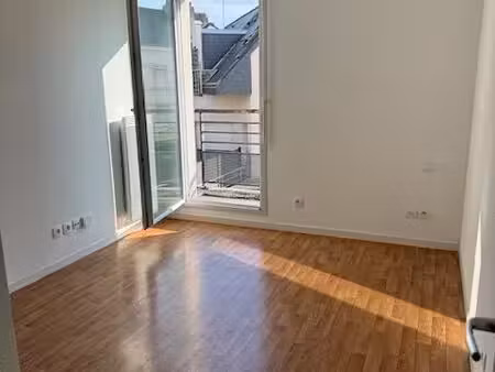 studio avec balcon au pied du tram
