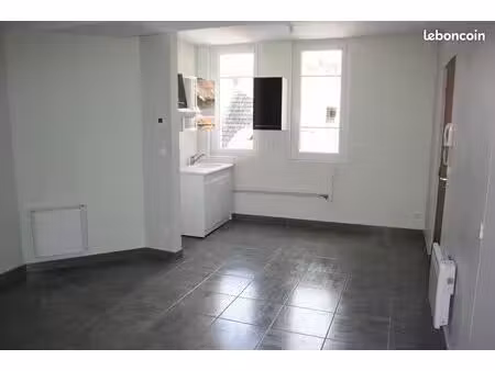 trés joli 2p à joigny vieux centre