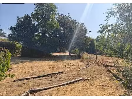 terrain 679 m² brains
