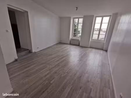 particulier loue t2 rénové saint-maixent l'ecole