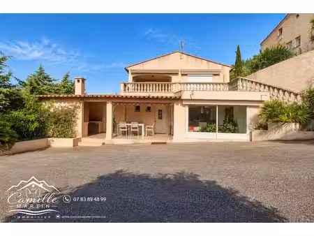 villa 9 pièce(s) 251.33 m2