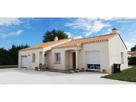 maison de plain-pied 3 chambres – prestations de qualité – terrain d'environ 900 m²