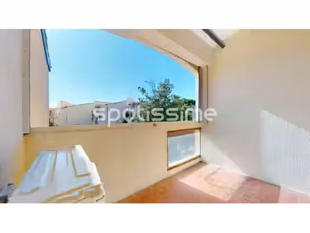 studio avec balcon  exposition sud-ouest et parking privatif cap d'agde  centre-port